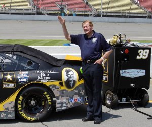 NASCAR Hall of Famer, World War II vet Bud Moore dies at 92