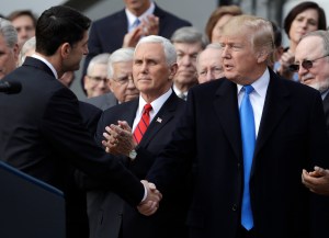 Federal workers push Congress for tax deduction on union dues