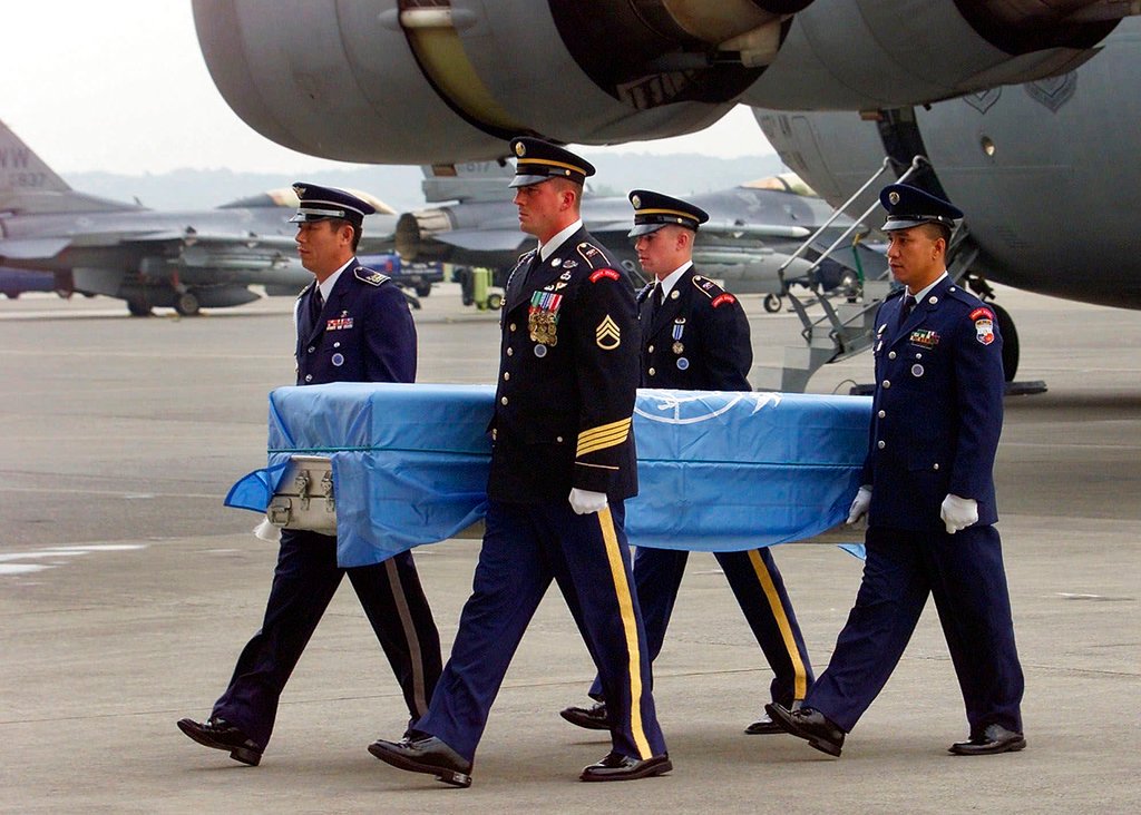 US sends coffins, flags to North Korean border to receive war remains