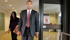 Ex-FBI agent gets 4 years in prison for leaking documents