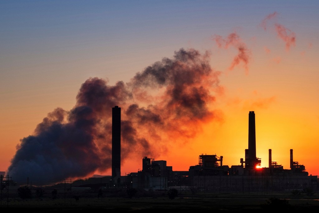 Trump EPA rolls back Obama rule on coal-fired power plants