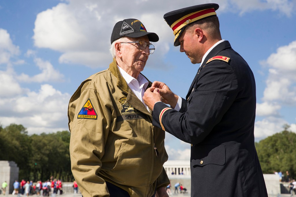 The ‘Hero of Cologne’ receives his Bronze Star 75 years late