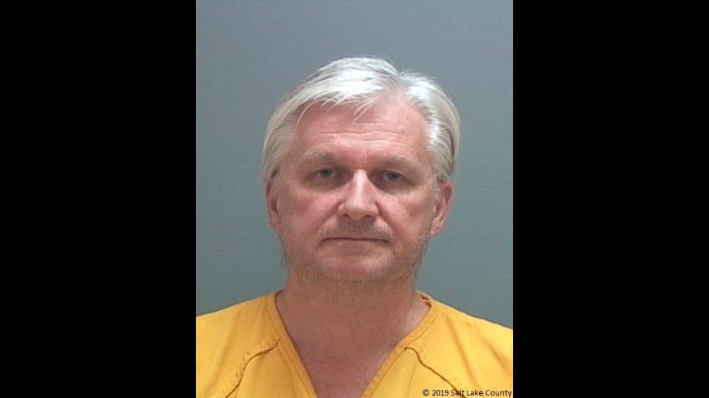 Ex-intelligence officer gets 10 years in espionage case