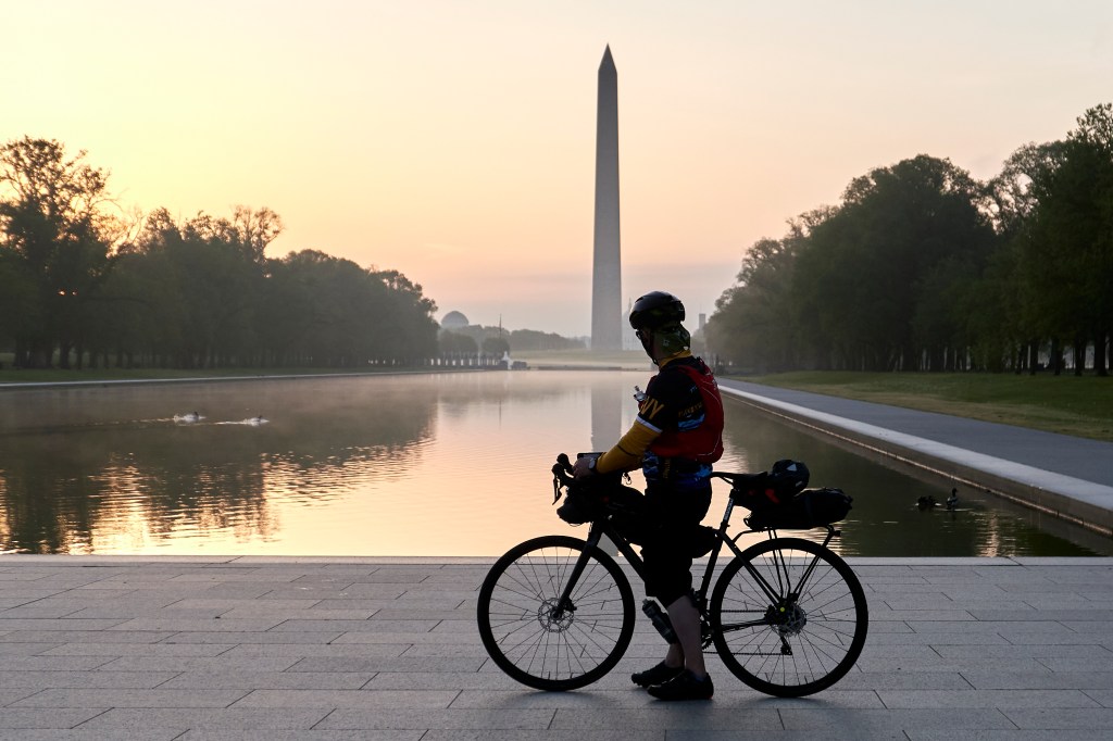 Fed bikers rally for better commuting options as telework ebbs