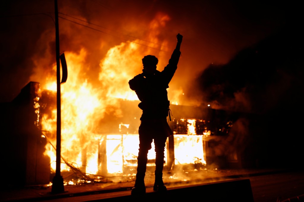 Minnesota governor orders full Guard mobilization, asks Pentagon for additional help with civil unrest