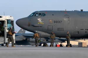 US B-52s again fly over Mideast in warning to Iran