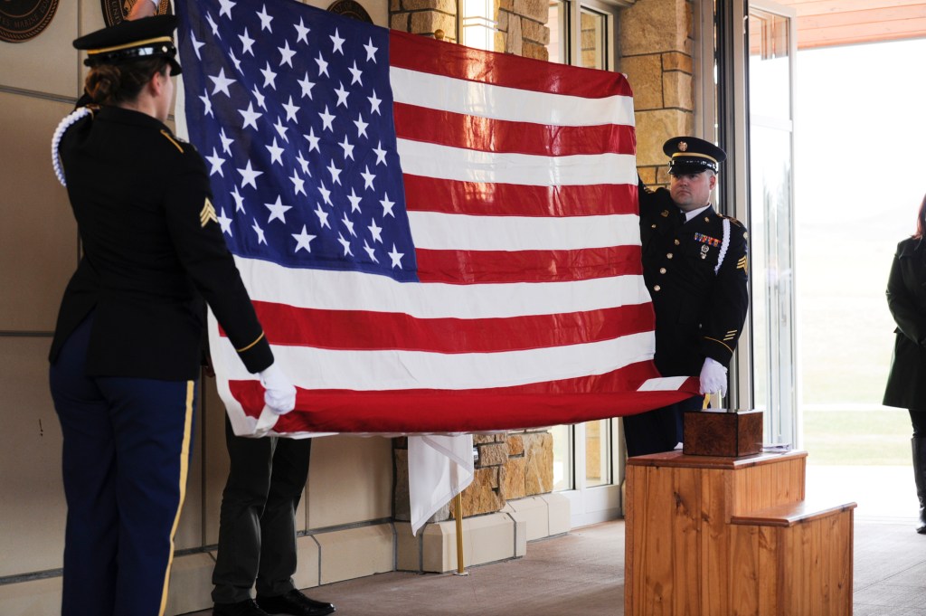 Community gathers for veteran’s funeral, family not located