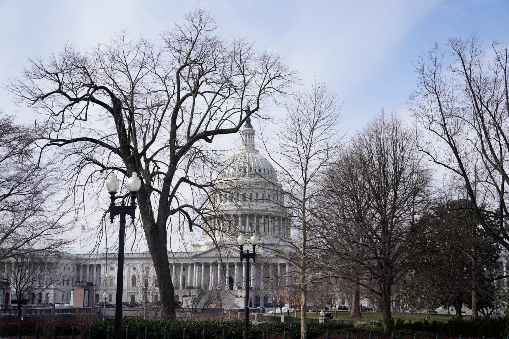 Federal employee pay raise in place as agencies again brace for shutdown