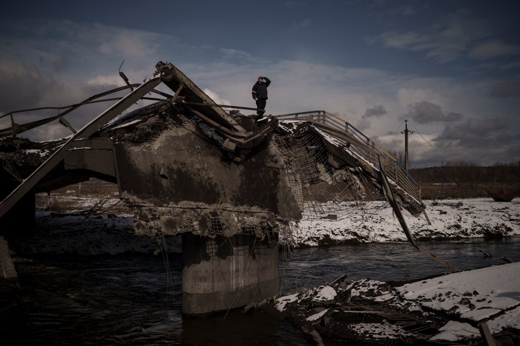 Ukraine aid grows to near $14B in $1.5T government bill
