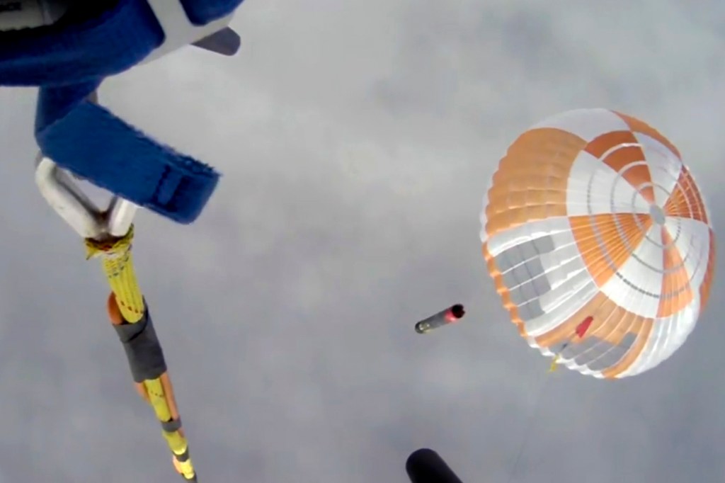 New Zealand rocket caught but then dropped by helicopter