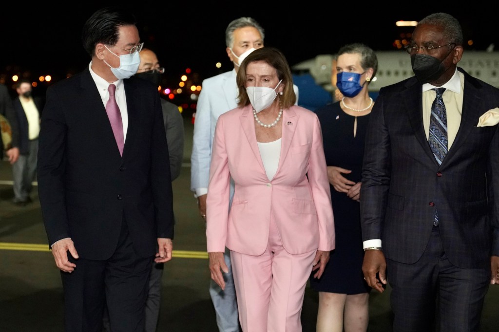 US House Speaker Pelosi arrives in Taiwan, defying Beijing