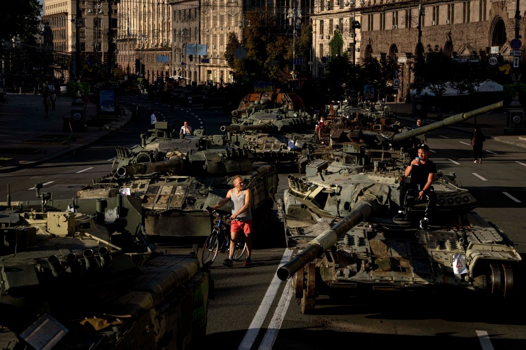 US weapons package for Ukraine stresses long-haul commitment
