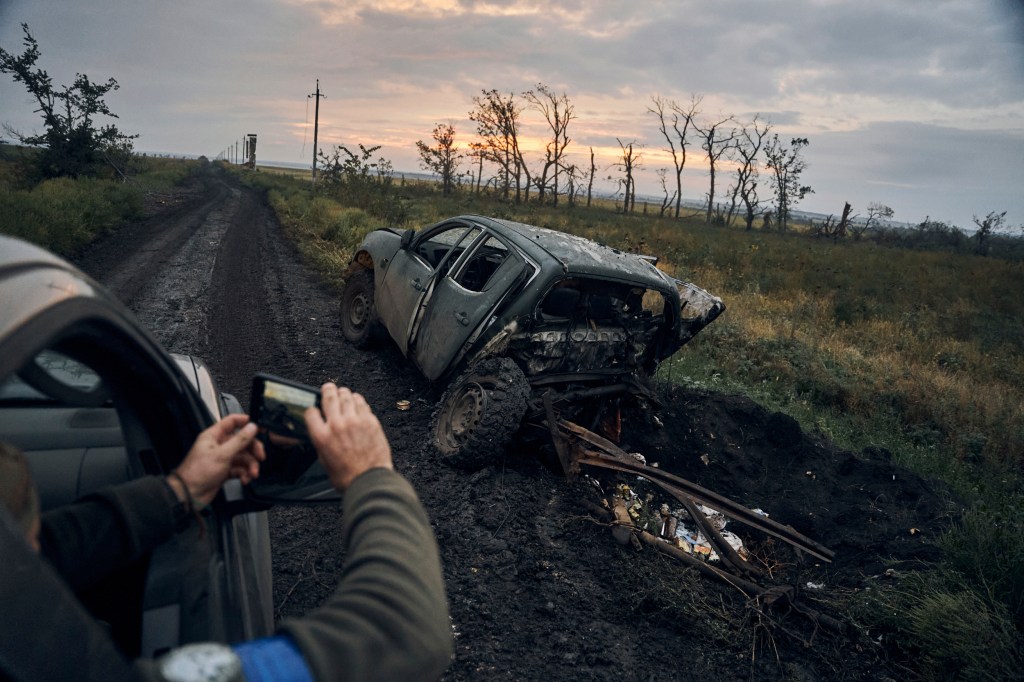 US leaders avoid victory dance in Ukraine combat advances
