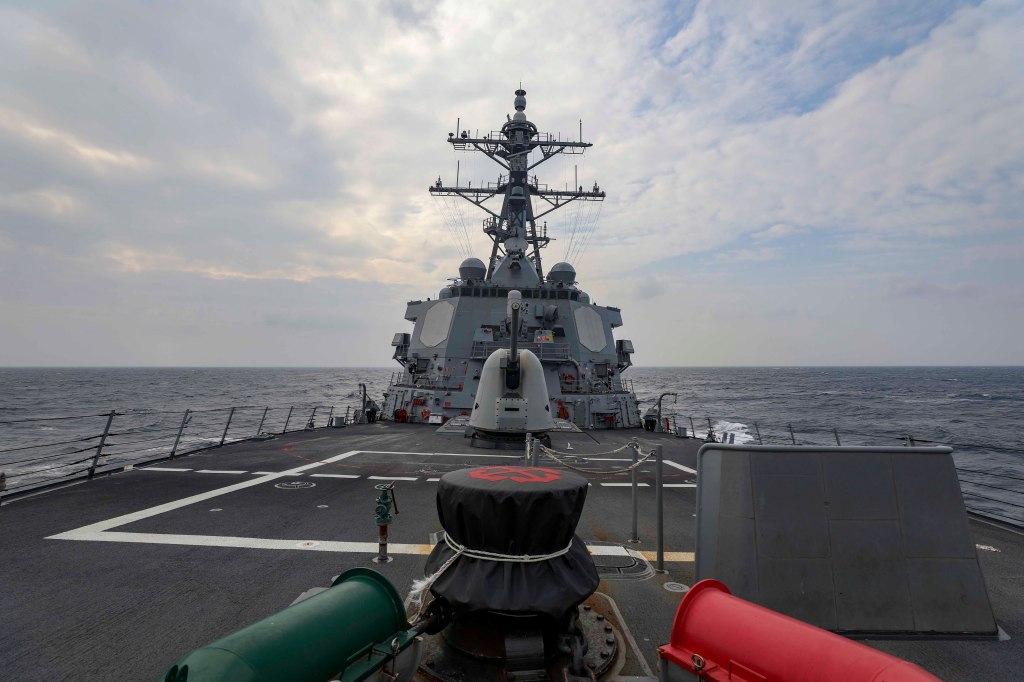 USS Higgins, Canadian ship transit Taiwan Strait amid China tensions