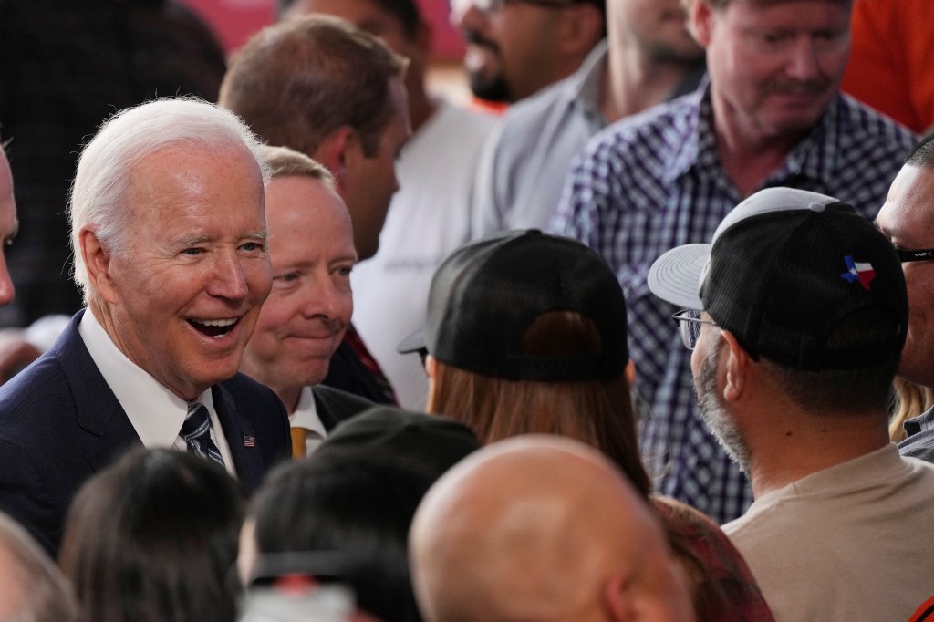 White House memo establishes labor advisers on federal contracts