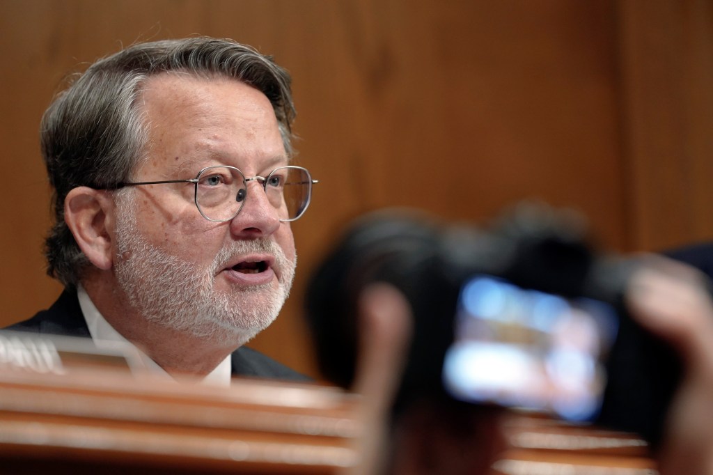Regulatory maze snarls $1 trillion in federal grants, lawmakers say