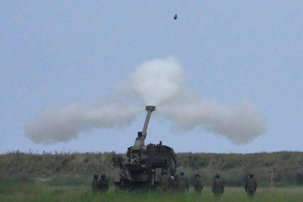 US, Filipino forces show firepower at sea amid China tension