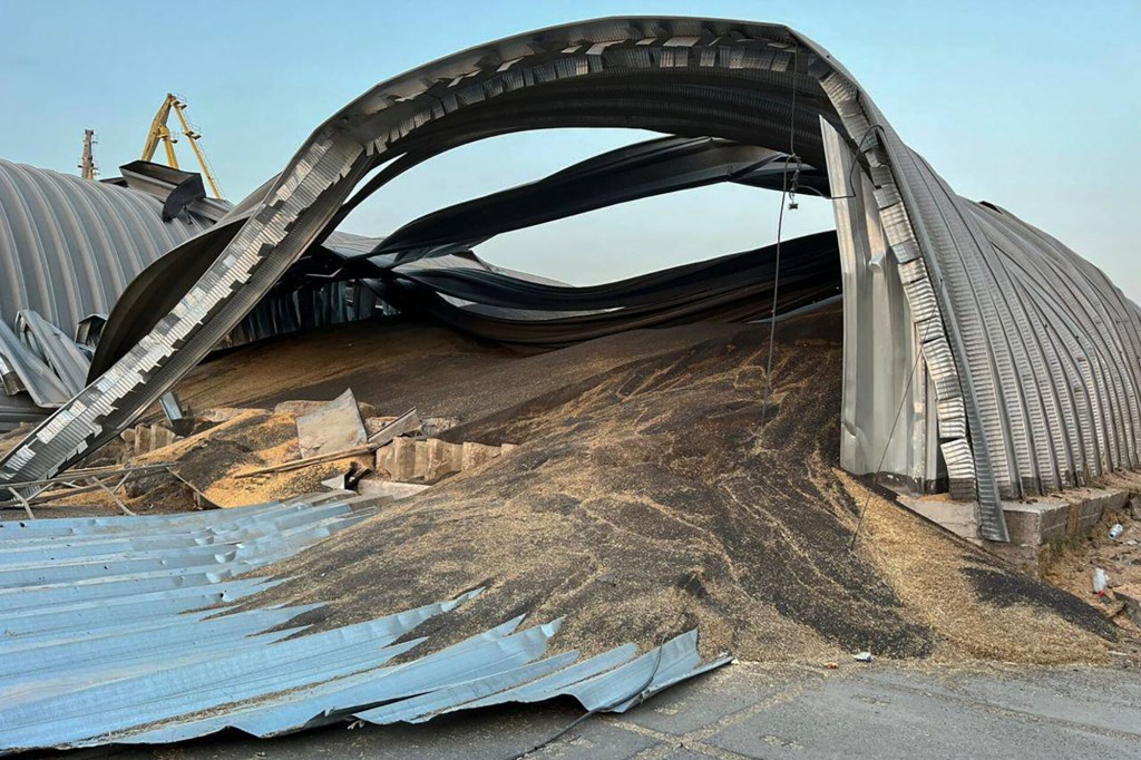 Russia hits Ukrainian grain depots again