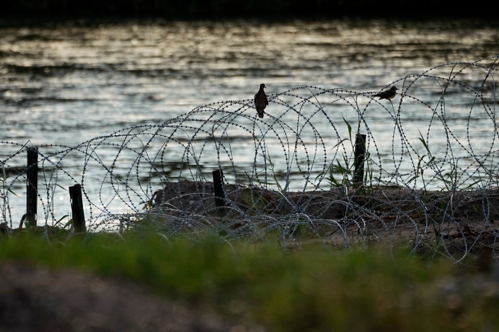 What does the 2024 election mean for troops at the Mexico border?