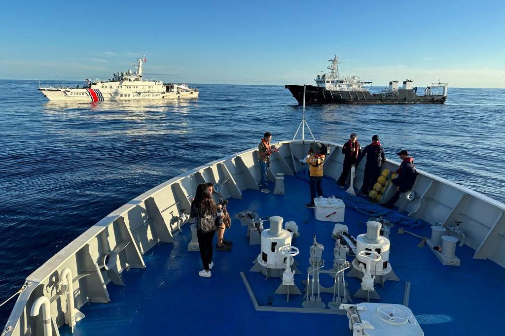 Chinese ships chase Philippine vessels in South China Sea