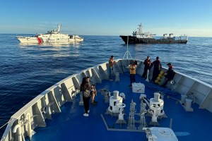 Chinese ships chase Philippine vessels in South China Sea