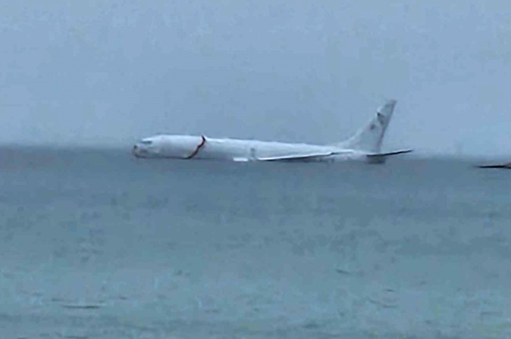 Navy aircraft overshoots runway and goes into a bay in Hawaii