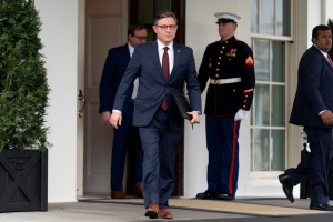 Congress leaders reach a tentative deal to delay government shutdowns
