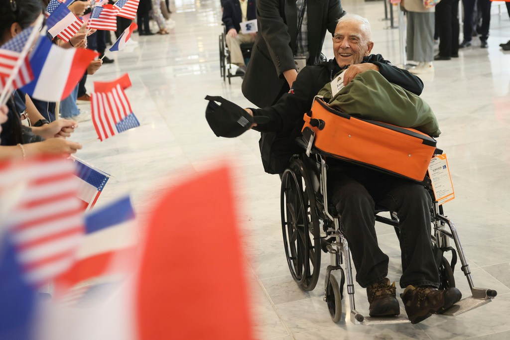 Parachute jump over Normandy kicks off D-Day 80th anniversary