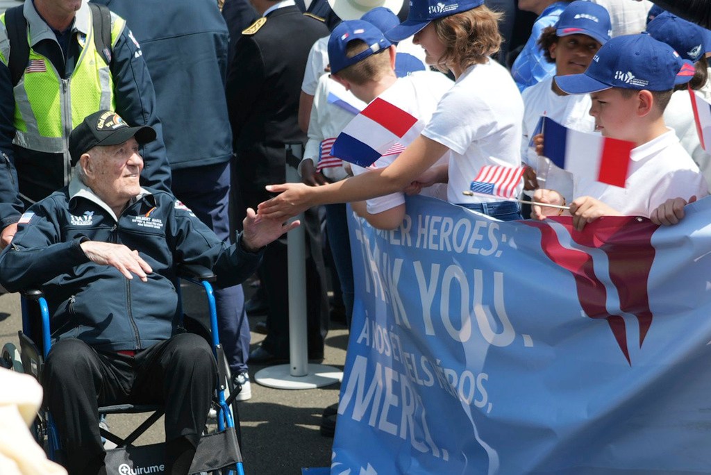 D-Day vets hailed as heroes as they arrive in Normandy for anniversary