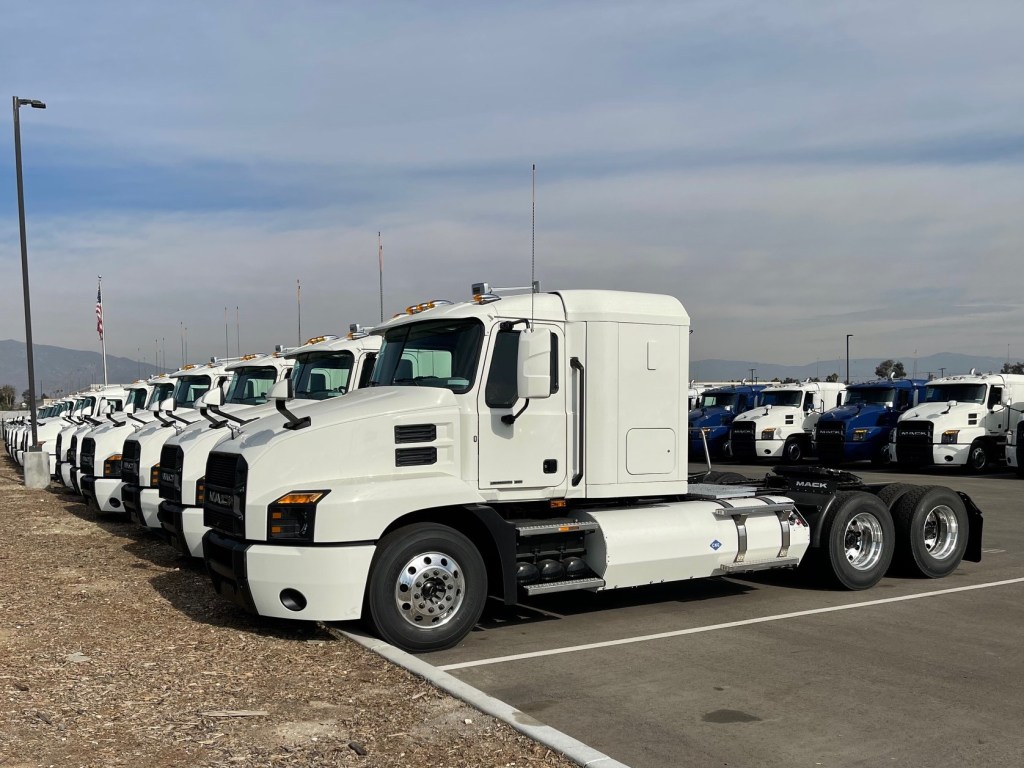 White House pushing to get more veterans into the trucking industry