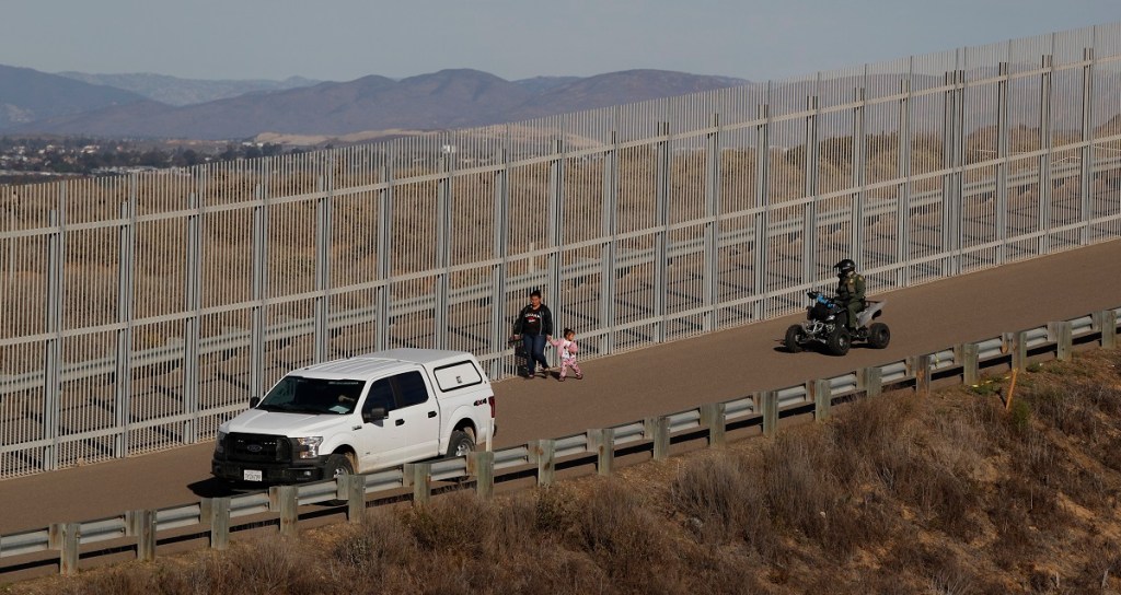 US extends heightened border enforcement during coronavirus
