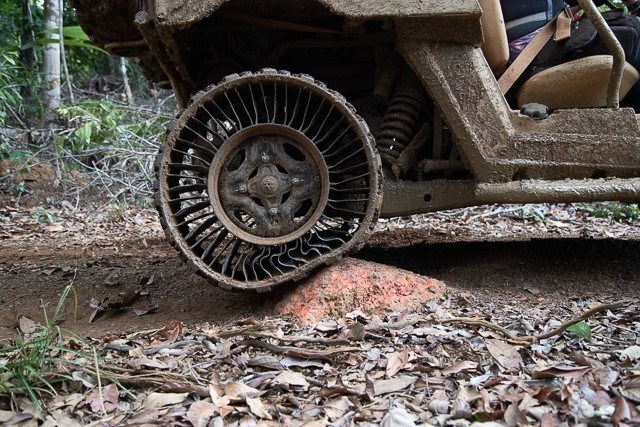 Soldiers might never have another flat tire with these ‘Tweels’