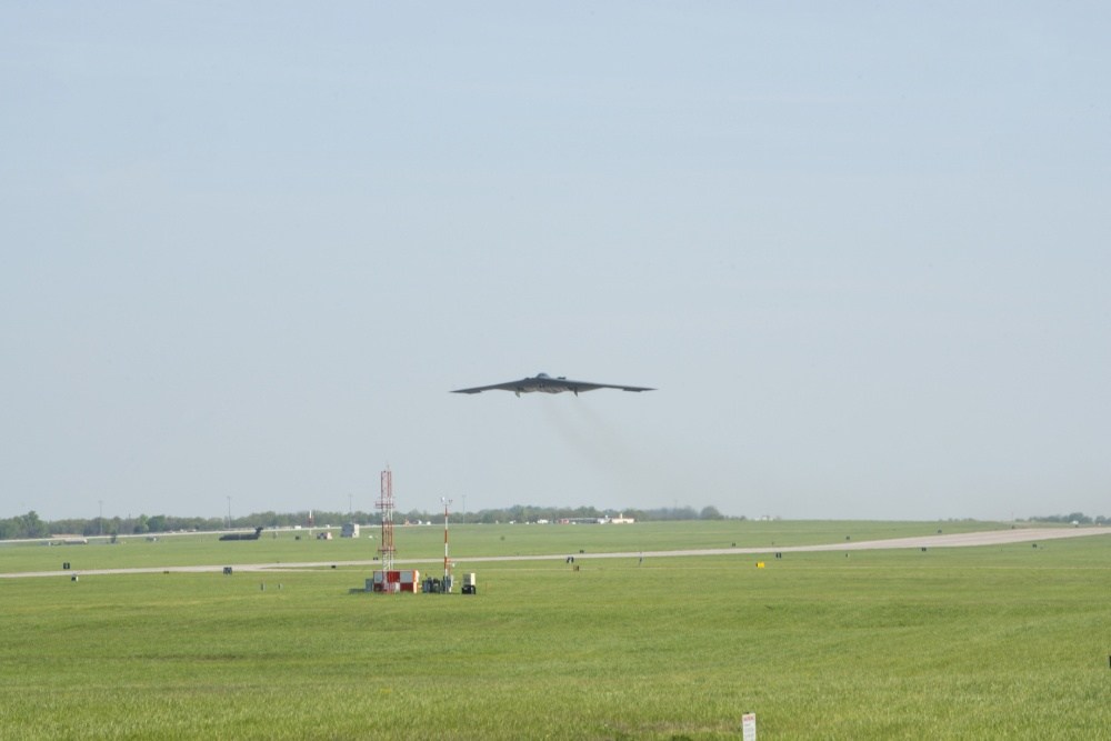 Watch the Air Force Salutes flyover in Kansas City