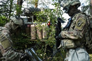Pentagon must integrate electromagnetic spectrum capabilities at every level, experts say