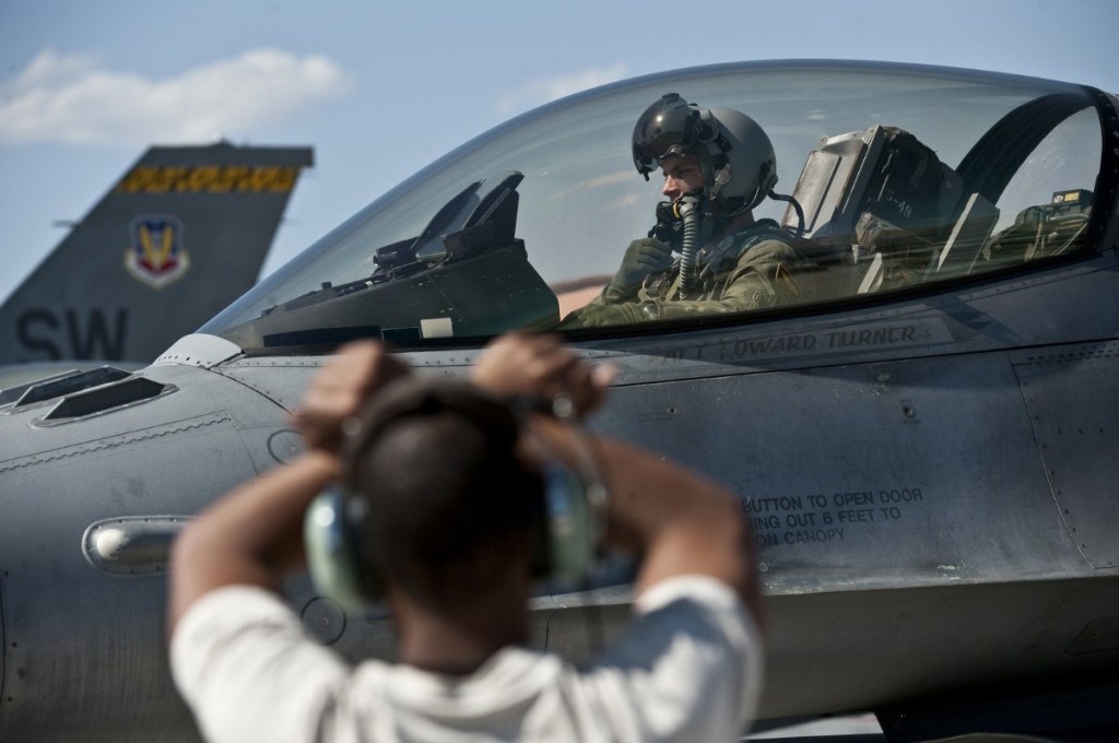 The military’s stunning fighter pilot shortage: One in four billets is empty