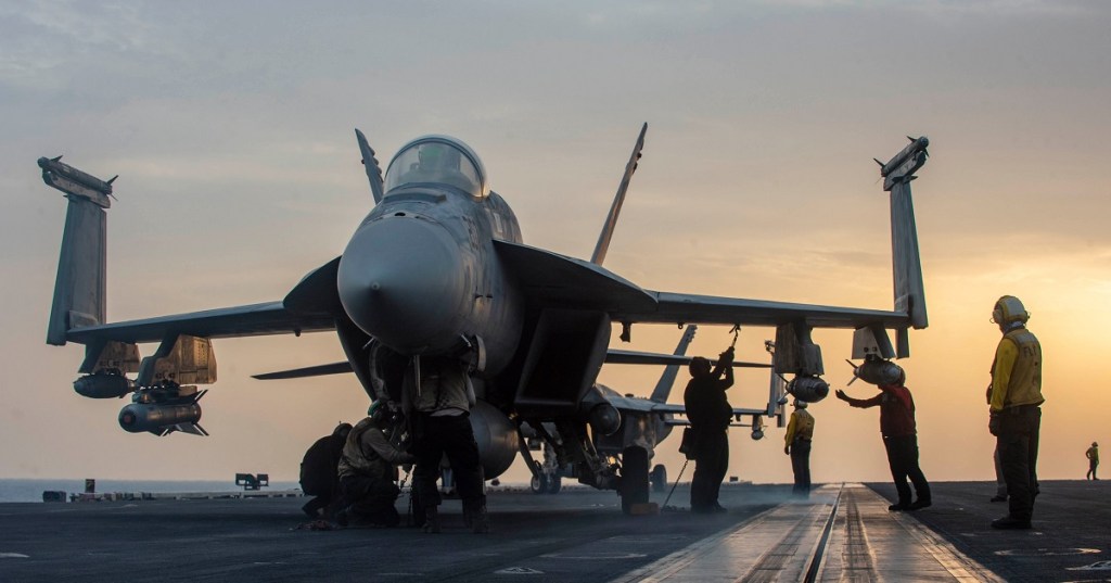 $100,000 retention bonuses offered to commanders of Navy aviation units