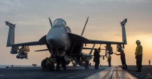 $100,000 retention bonuses offered to commanders of Navy aviation units