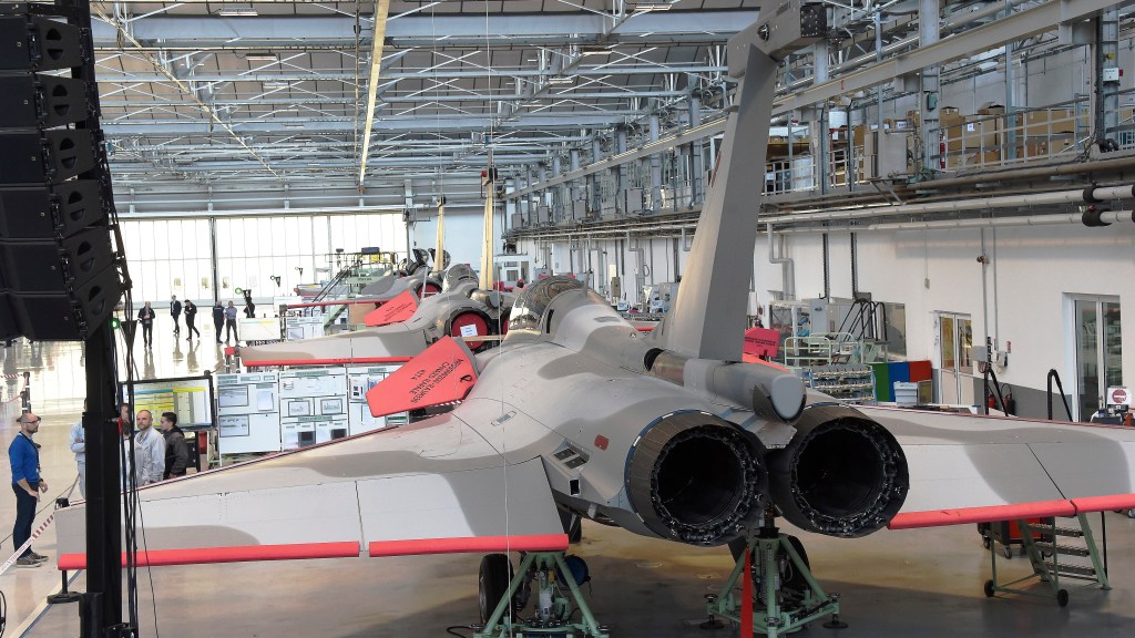 France signs Rafale upgrade deal