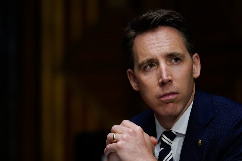 Hawley bill would spotlight Chinese electronics in defense systems