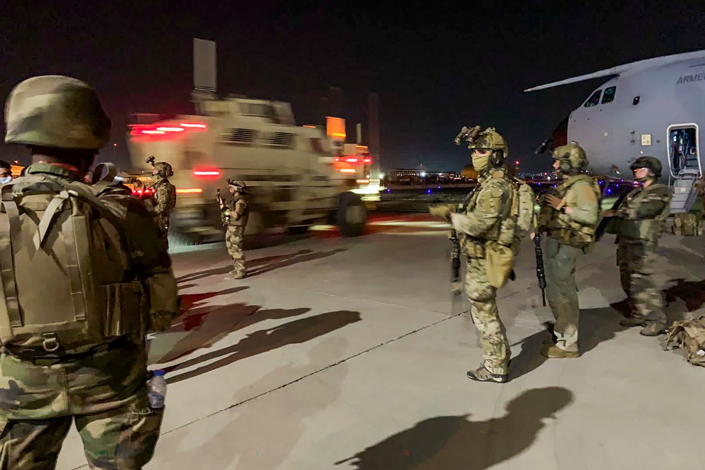 As US military sticks to airport, British and French forces are rescuing their citizens in Kabul: reports