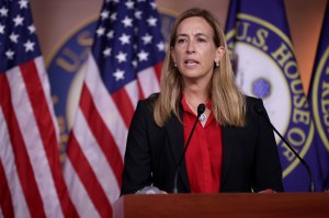 House moves to strengthen vetting for military financial counselors