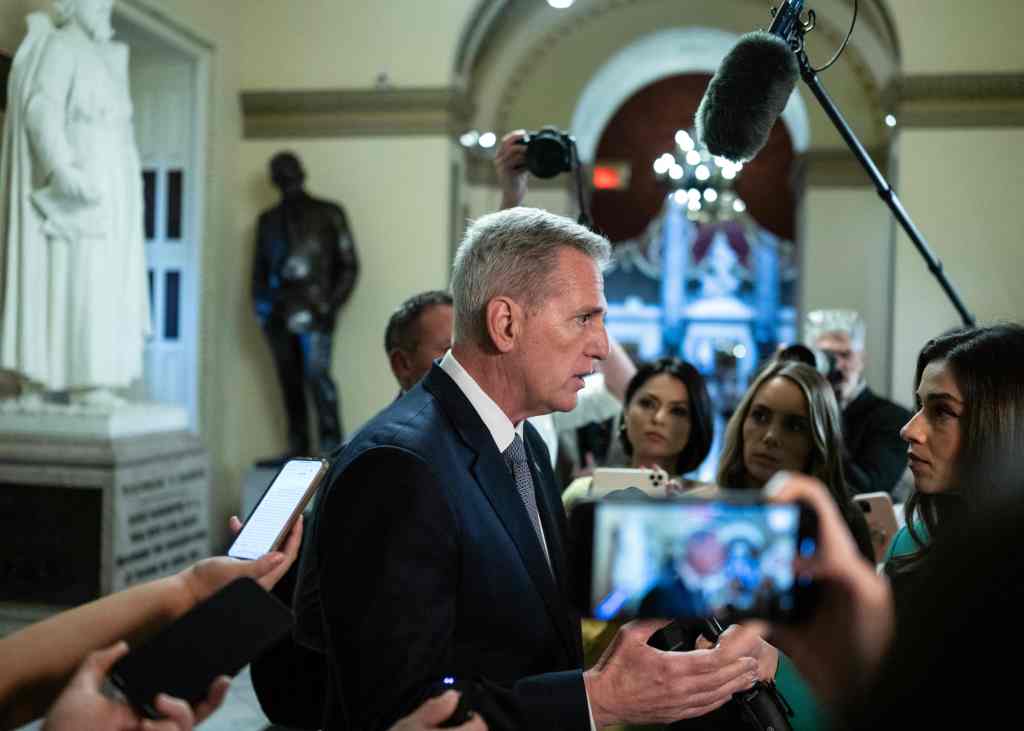 Congress avoids government shutdown, drops Ukraine aid