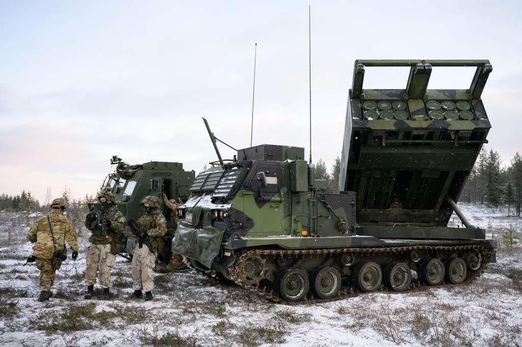 US Army wants to aggressively amass cheap rockets