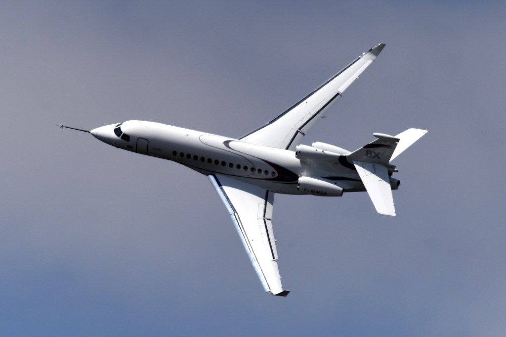 France hires two firms to soup up jets with an electronic warfare capability