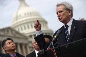 US lawmakers seek vote to abandon Saudi-led war in Yemen