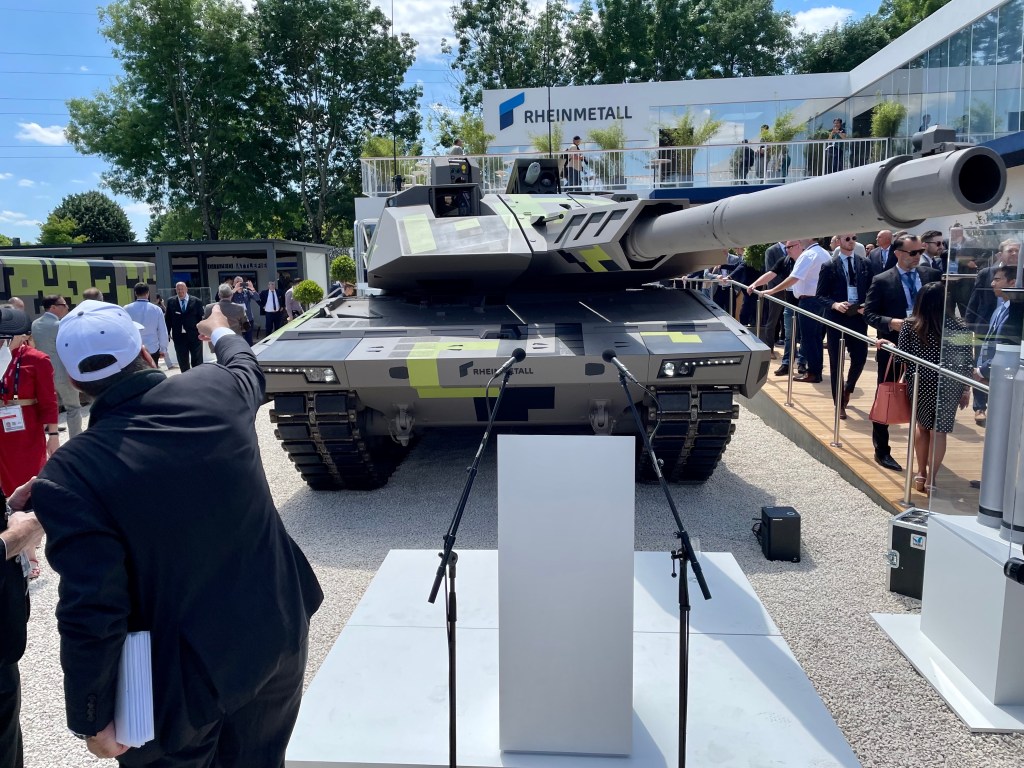 Italy itching to drop $24 billion on Lynx, Panther tanks, with amore
