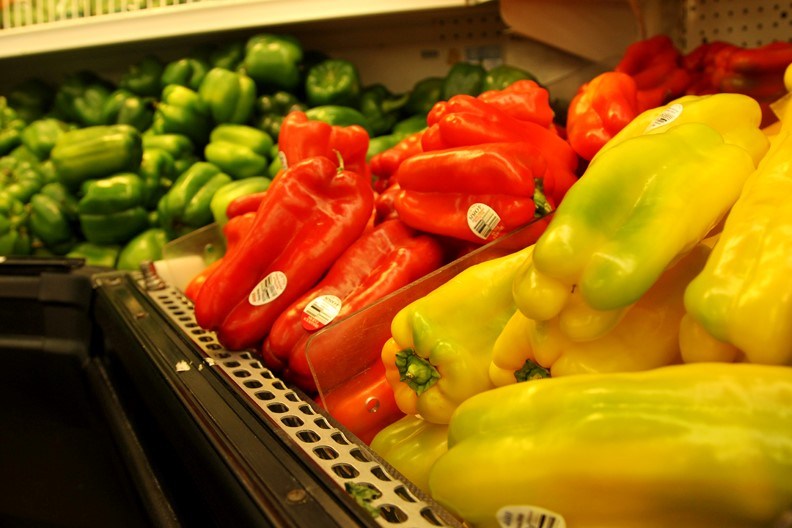 Twentynine Palms commissary selling some items outside as cleanup of rat problem continues