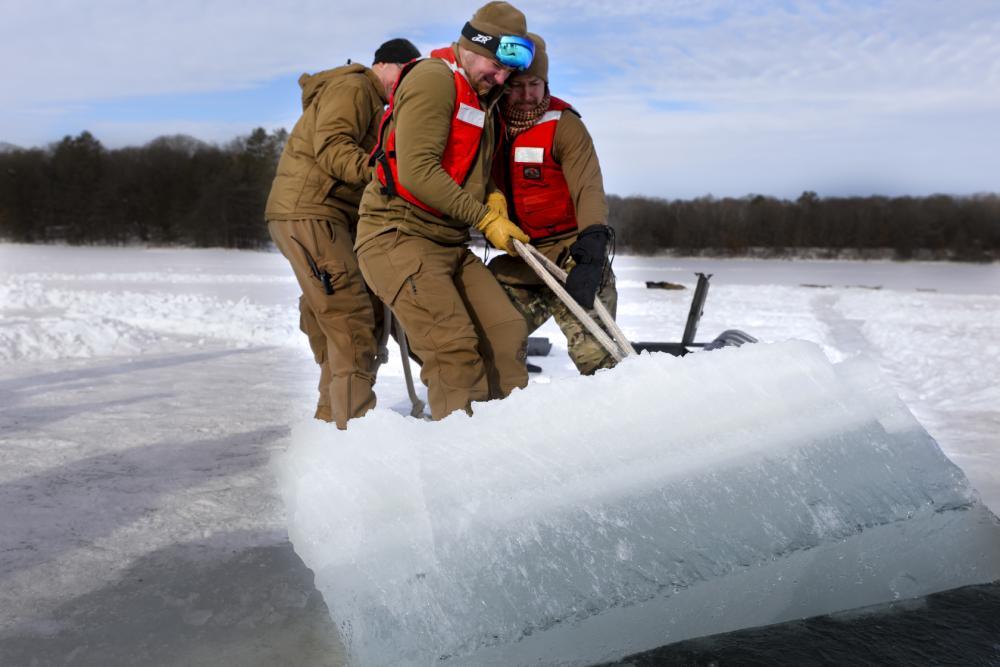 Navy explosive ordnance disposal techs launch Snow Crab Exercise