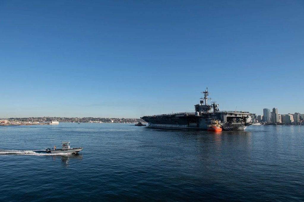 Fire aboard aircraft carrier Abraham Lincoln injures 9 sailors