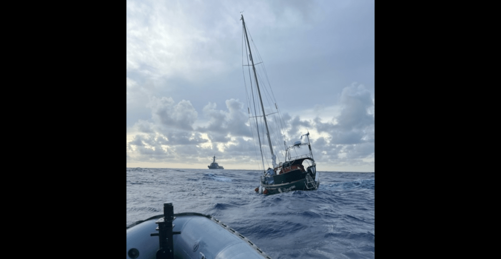 Sailors from destroyer Frank E. Peterson save stranded 75-year-old mariner